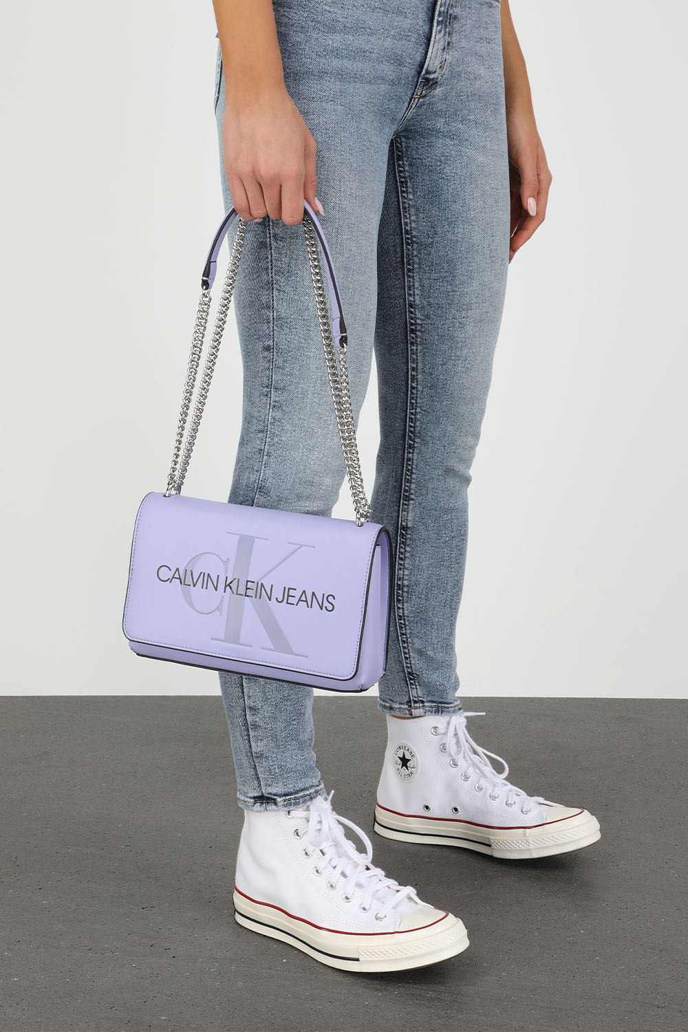תמונת כל הלוק של Shoulder Bag in Lavender CALVIN KLEIN